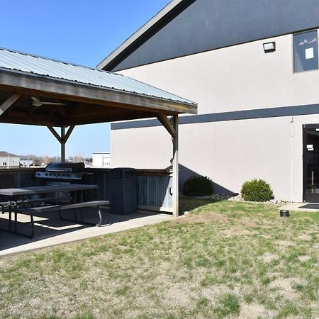 Heartland Hotel & Suites Rock Valley Exterior photo