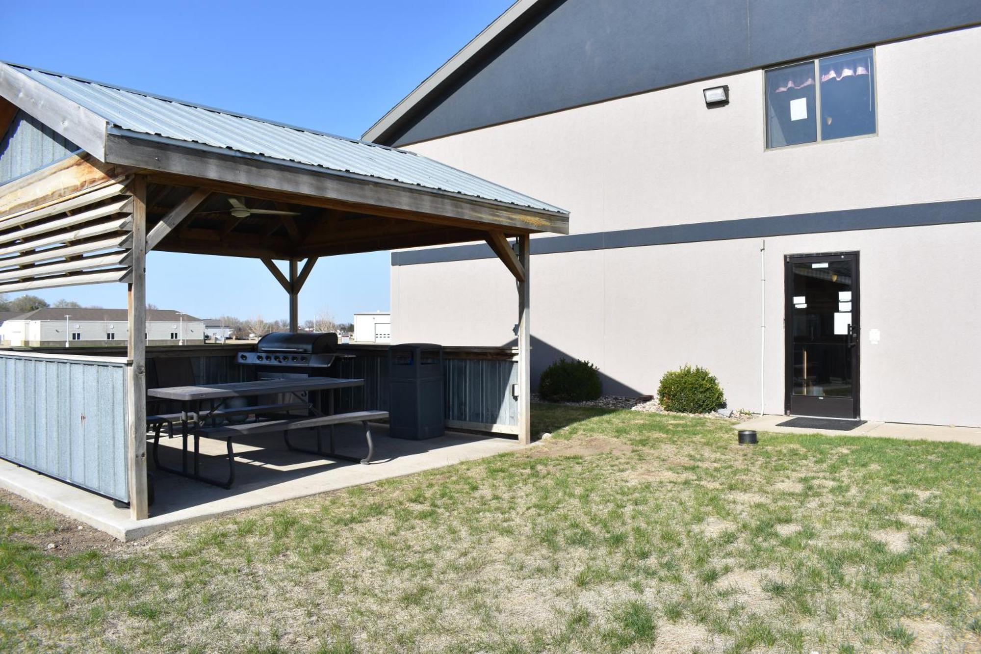 Heartland Hotel & Suites Rock Valley Exterior photo