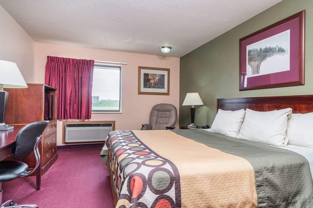 Heartland Hotel & Suites Rock Valley Room photo