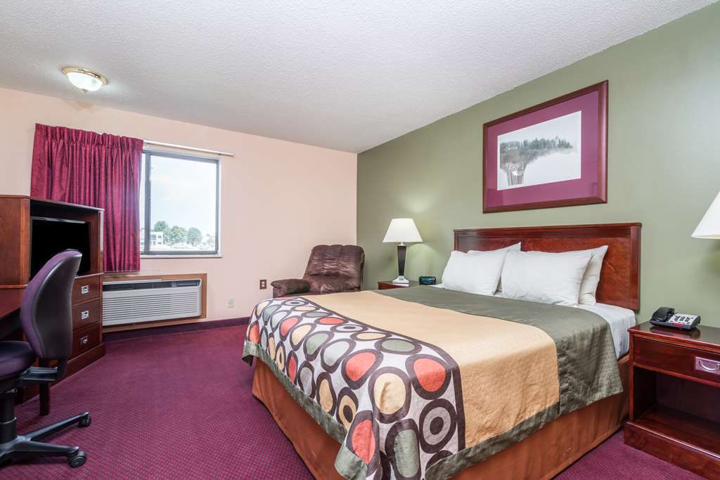 Heartland Hotel & Suites Rock Valley Room photo