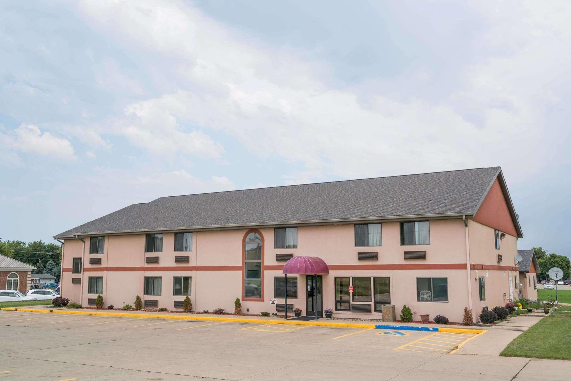 Heartland Hotel & Suites Rock Valley Exterior photo